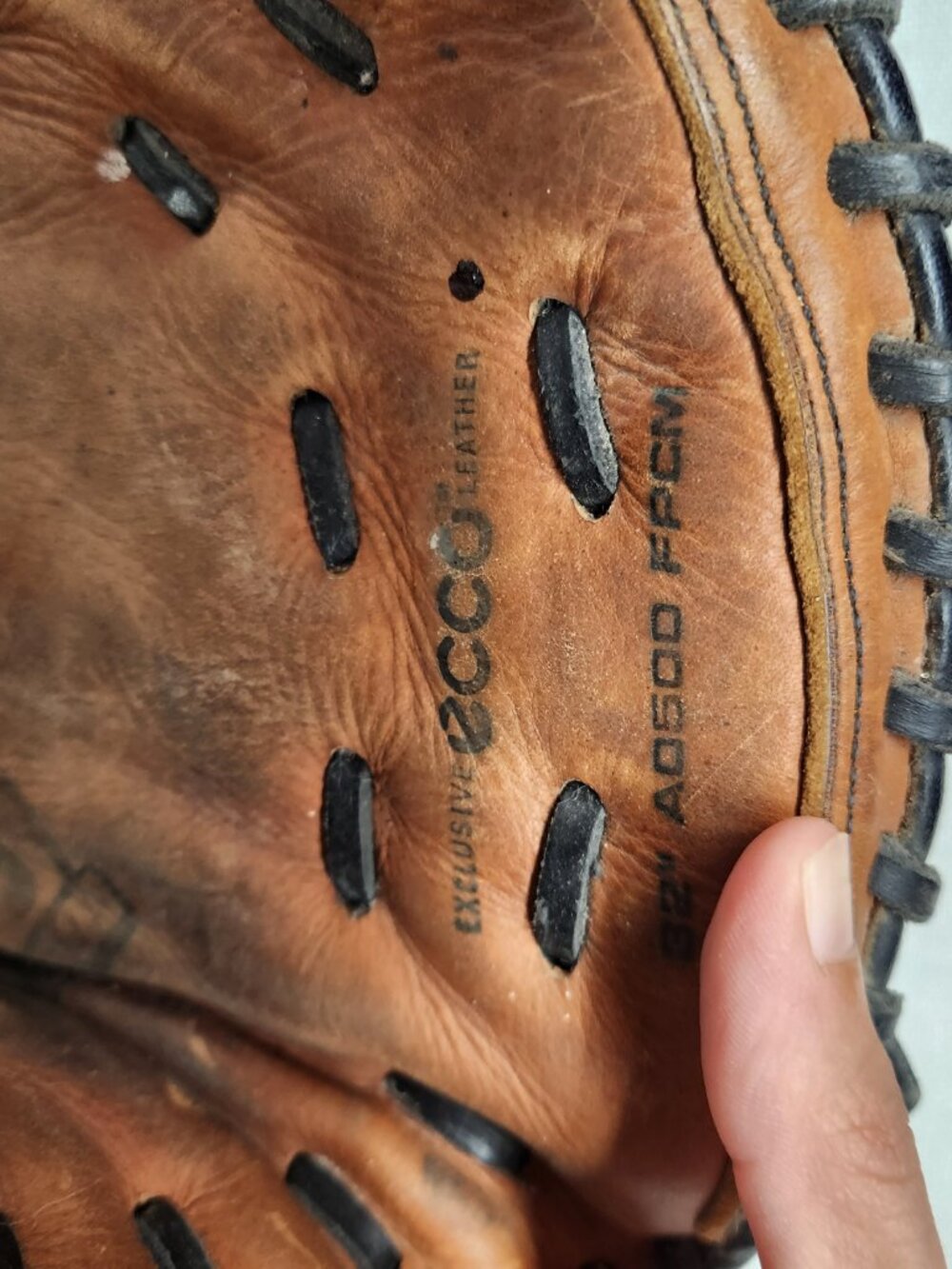 VTG Wilson Softball Mitt 32 Inch Ecco Leather A0500 FPCM Tan Black Catcher Glove - Picture 4 of 6